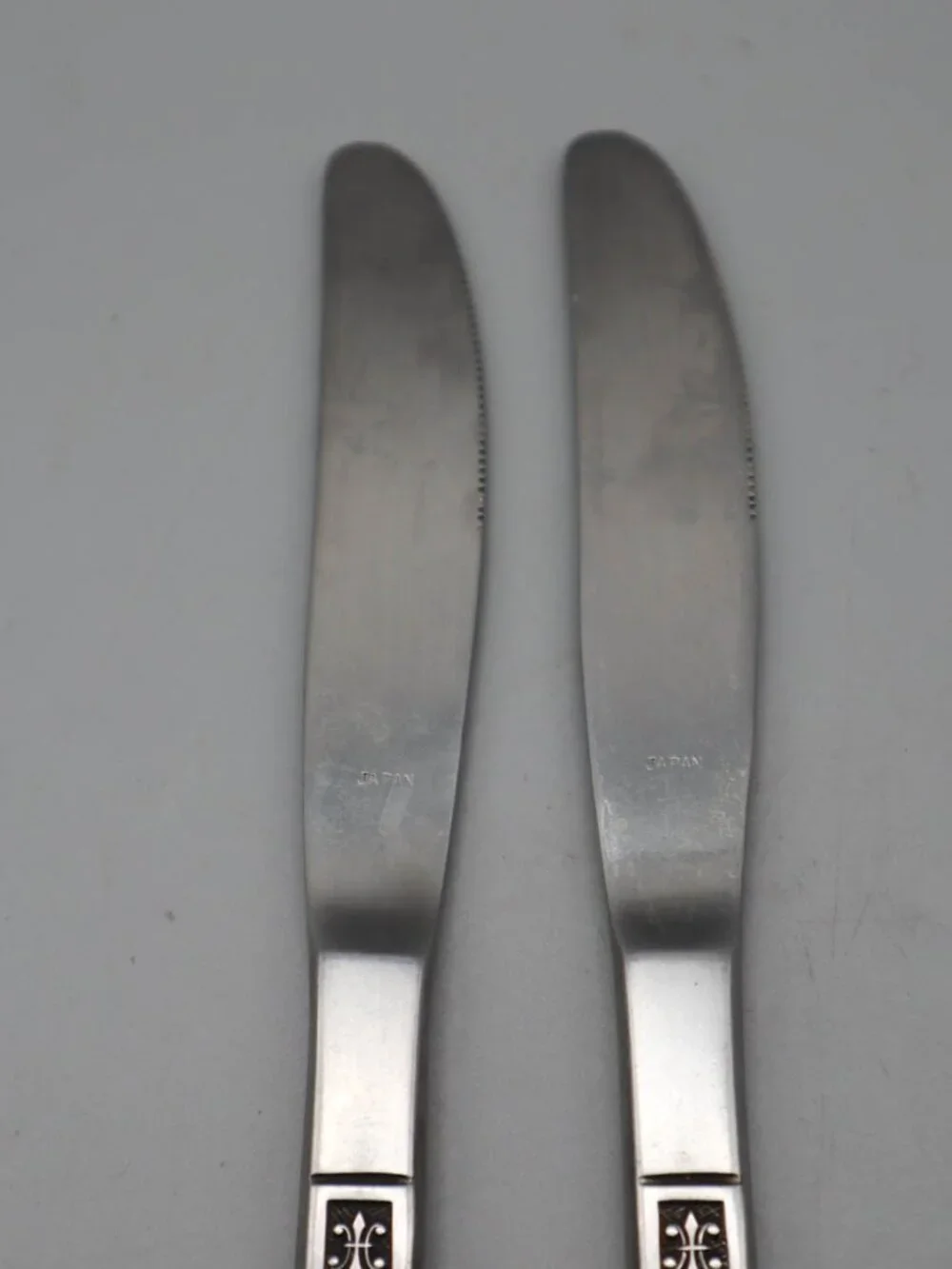 Interpur Florenz Stainless Steel Flatware Japan 2 Solid Dinner Knives Floral